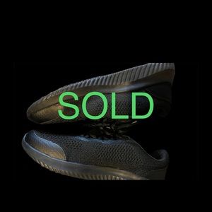 SOLD ❎Tredsafe slip resistant shoes